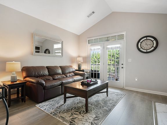 4th image of 338 Pembroke Cir