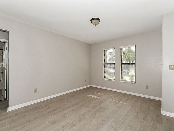4th image of 2123 SE 3rd St