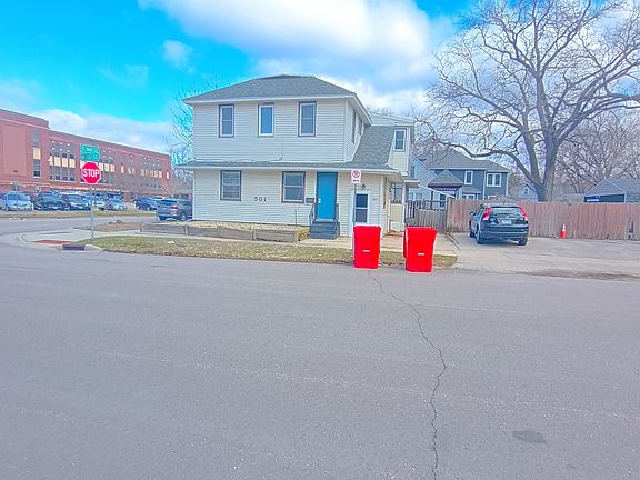 3rd image of 501 8th St SE #2