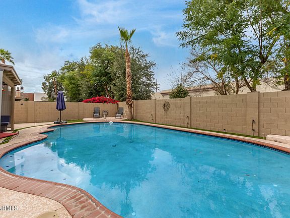 3rd image of 1550 W PACIFIC Drive