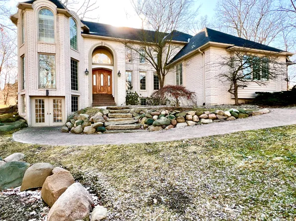 2855 Cranbrook Ridge Ct, Rochester, MI 48306