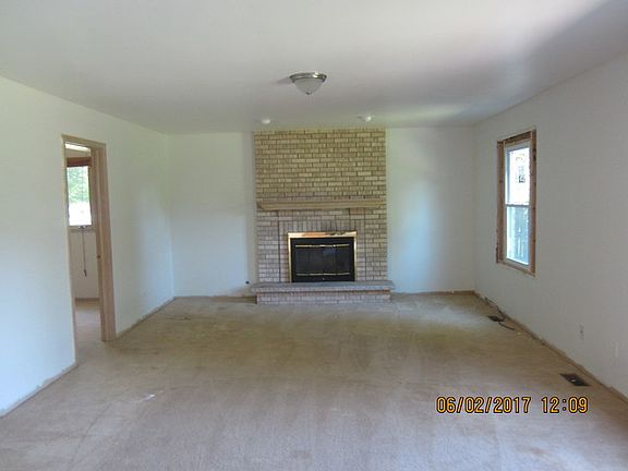 4th image of 10300 Cambridge Dr