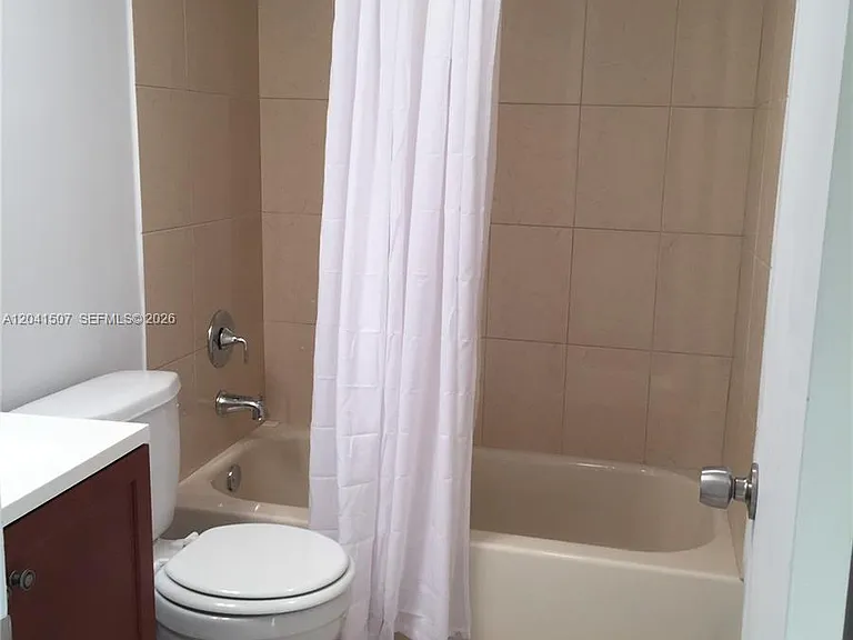 165 Ellesmere #C — Photo 6