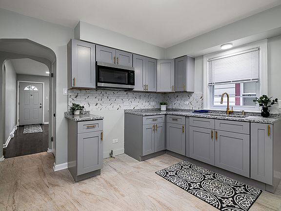 5th image of 12438 S May St