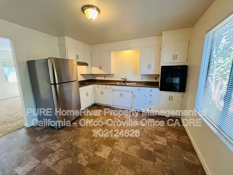 3 bed, 2.0 bath, 1050 sqft, $1,700 — Photo 4