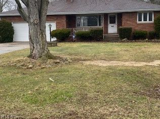 370 North Dr, Lorain, OH 44053