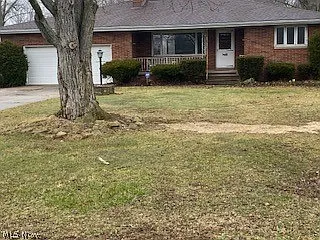 370 North Dr photo 1
