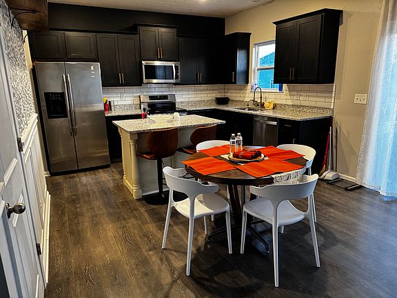 4th image of 213 Carrowmoore Dr