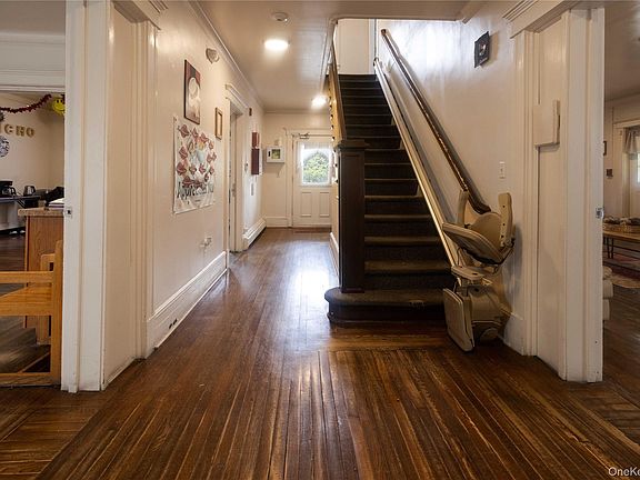 3rd image of 2 Old Cedar Swamp Road