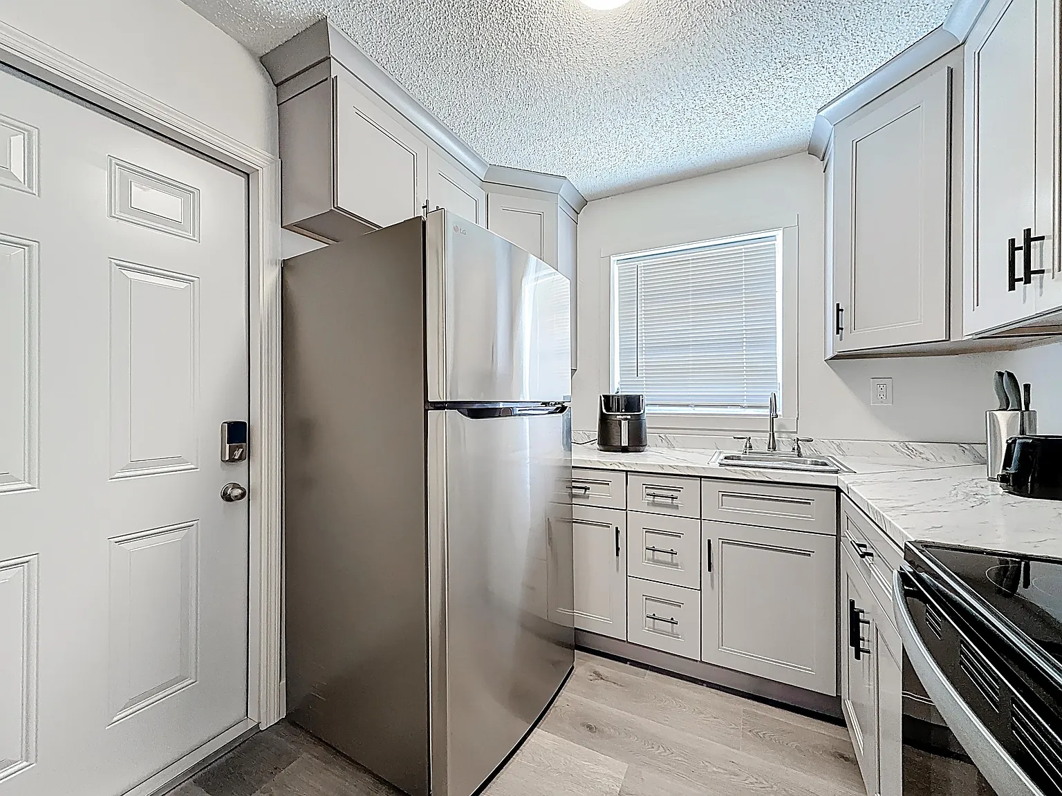 4 bed, 2.0 bath, 1200 sqft, $1,183 — Photo 4