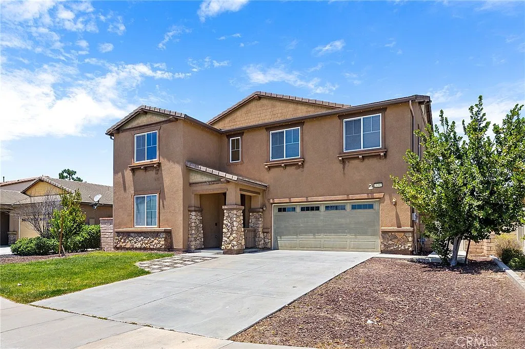 4 bed, 2.5 bath, 3124 sqft, $3,995 — Photo 2