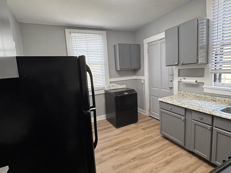 2221 N Prieur St — Photo 29