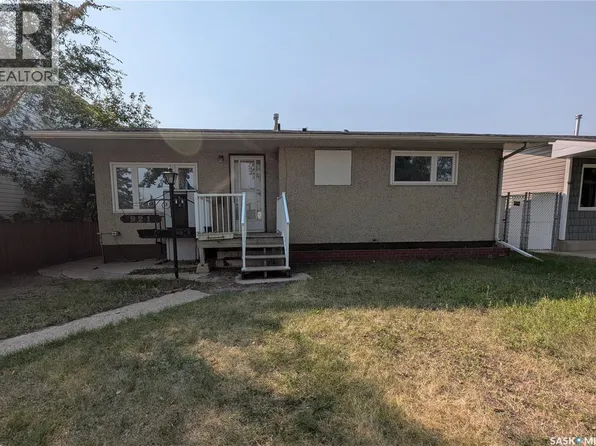 921 Weldon Ave, Saskatoon, SK S7M 2V5