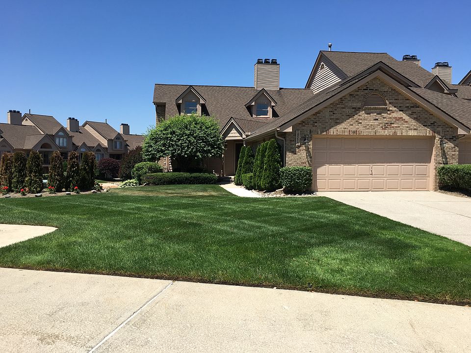 1st image of 18213 Blue Heron Dr E