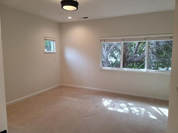 3rd image of 79 Oakwood Dr