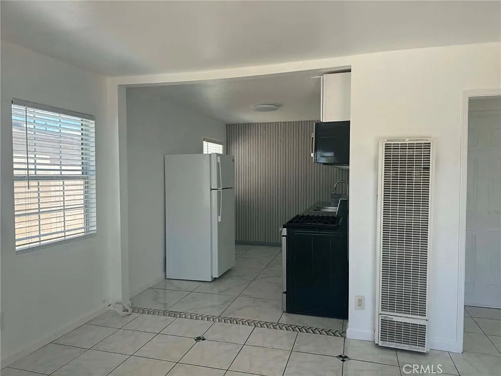 2 bed, 700 sqft, $3,300 — Photo 4