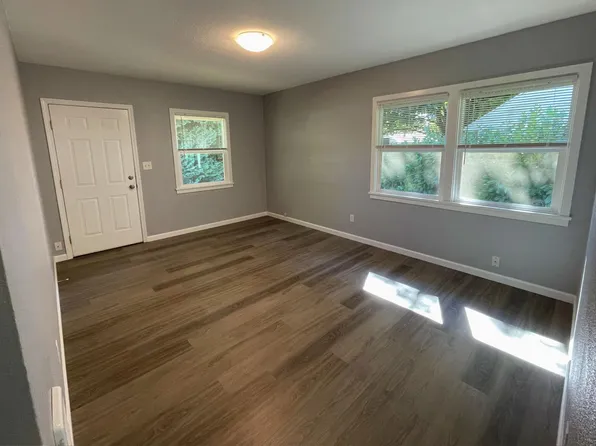 2102 W 28th St, Vancouver, WA 98660