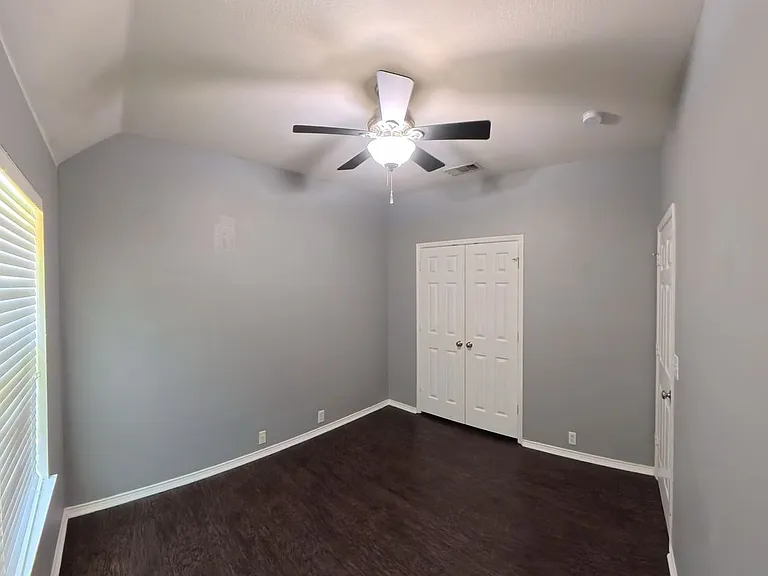 2029 Oak Manor Dr — Photo 12