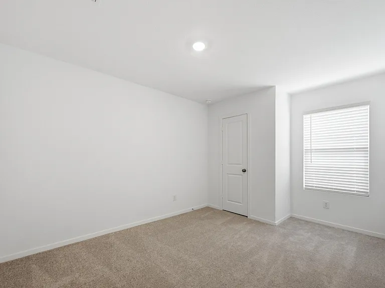 6509 Glade St — Photo 10