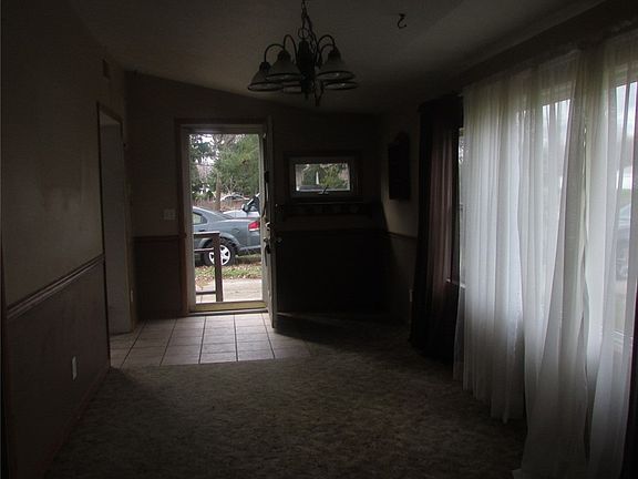 4th image of 3098 Fowler St