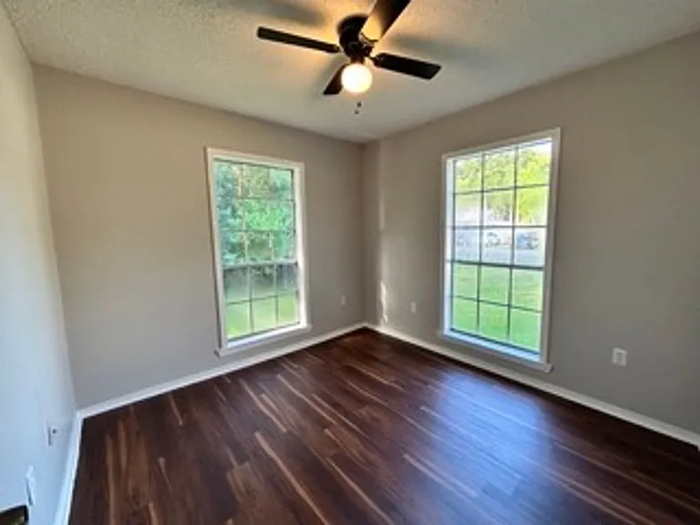 212 Lawler Ave — Photo 13