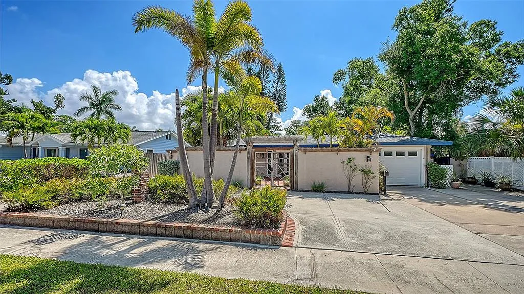 4 bed, 4.0 bath, 2200 sqft, $6,500 — Photo 4
