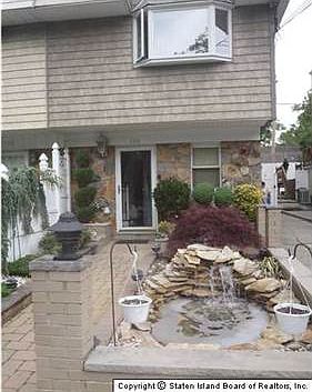 1st image of 133 Zoe St