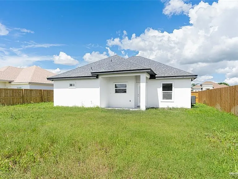 529 Country Club Dr — Photo 16