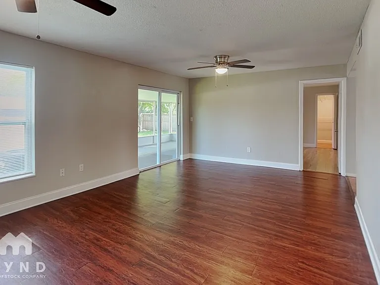 209 Banyan Ct — Photo 5