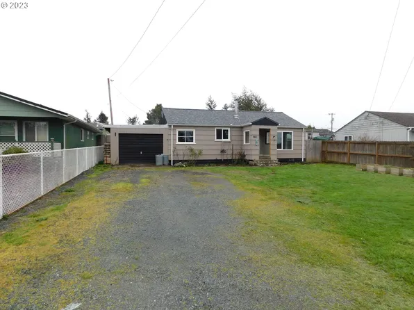 1704 Maple St, Myrtle Point, OR 97458