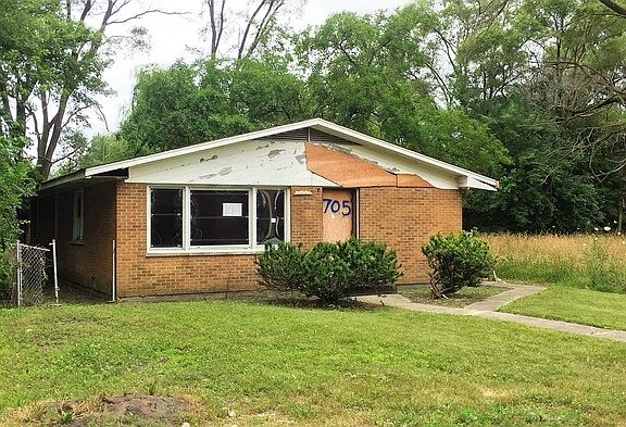 4th image of 709 E 134th St