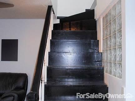 4th image of 323 E Hervey St