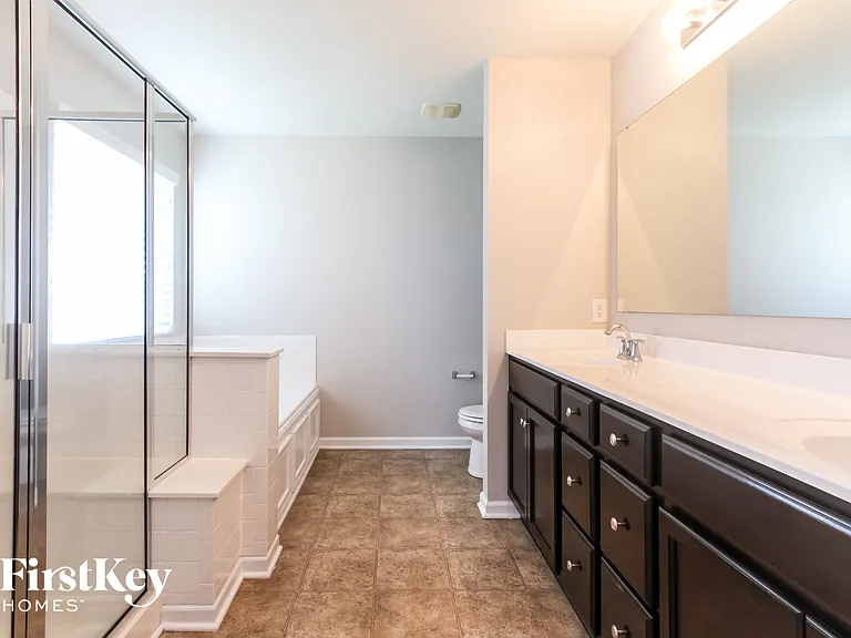 11231 Dobbins Dr — Photo 8