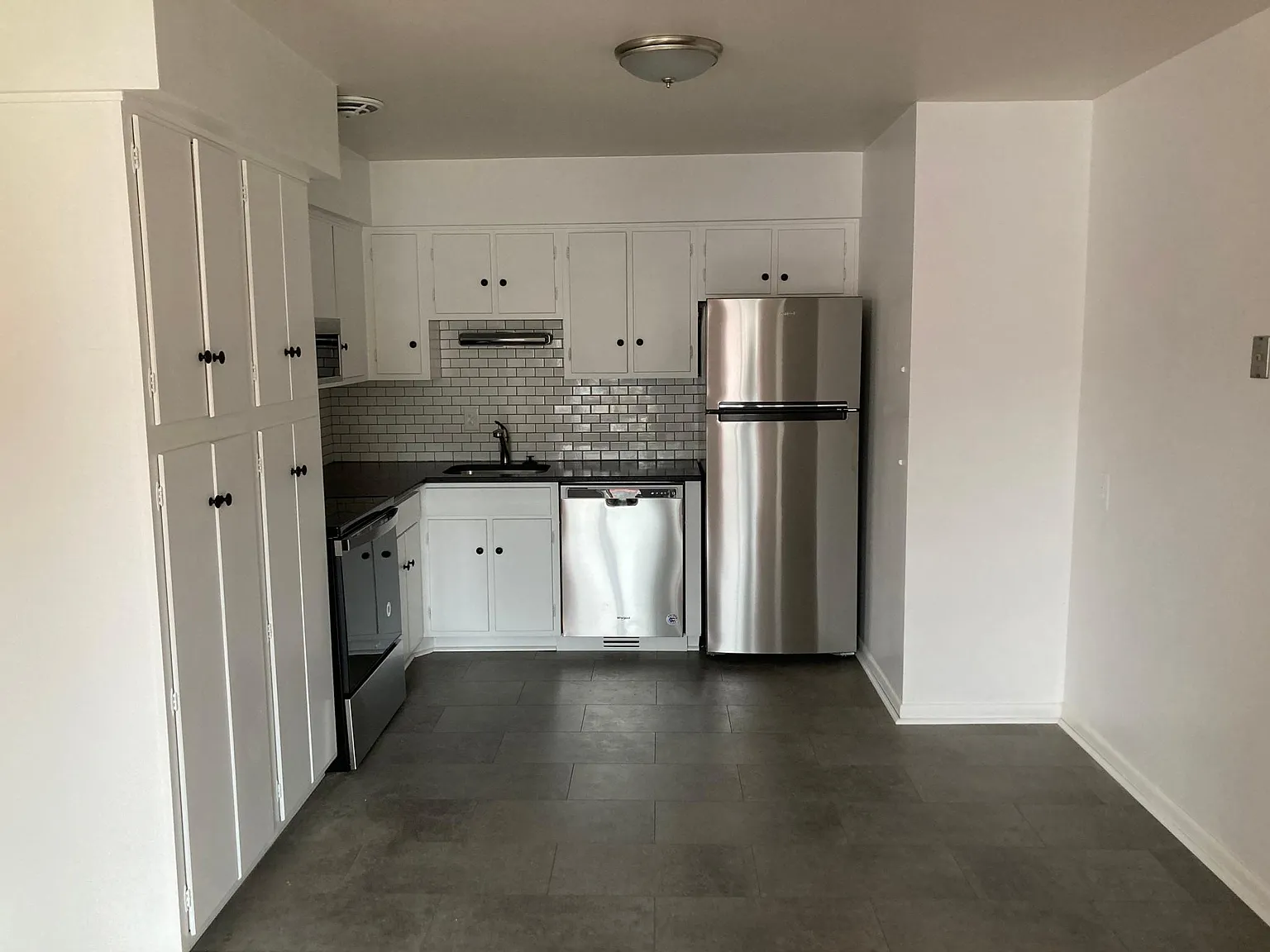 335 N Eton St — Photo 2