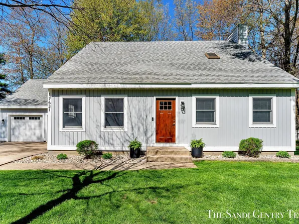17621 Bayberry Dr, Spring Lake, MI 49456