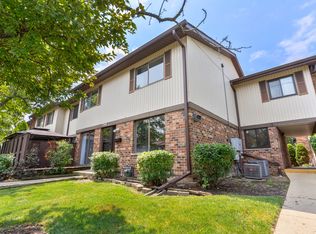 7348 Winthrop Way Unit 1, Downers Grove, IL 60516