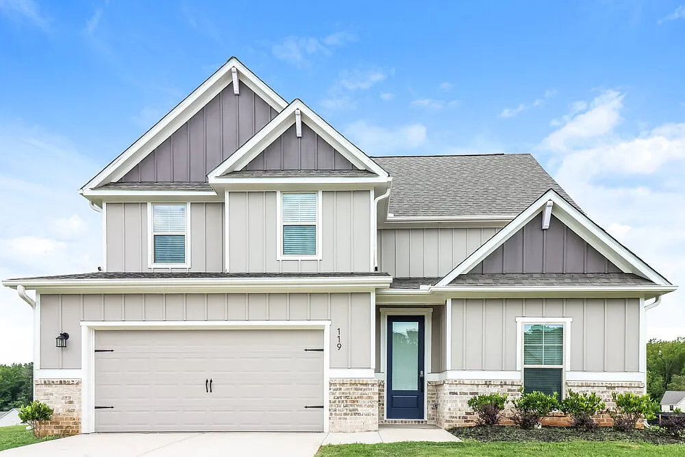 4 bed, 2.5 bath, 2476 sqft, $2,450 — Photo 1