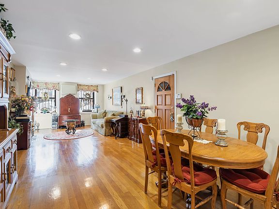 2nd image of 111 Ainslie St