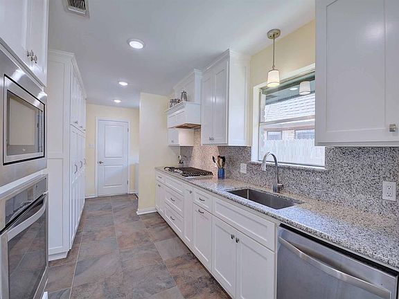 3rd image of 1806 Rhinevalley Dr