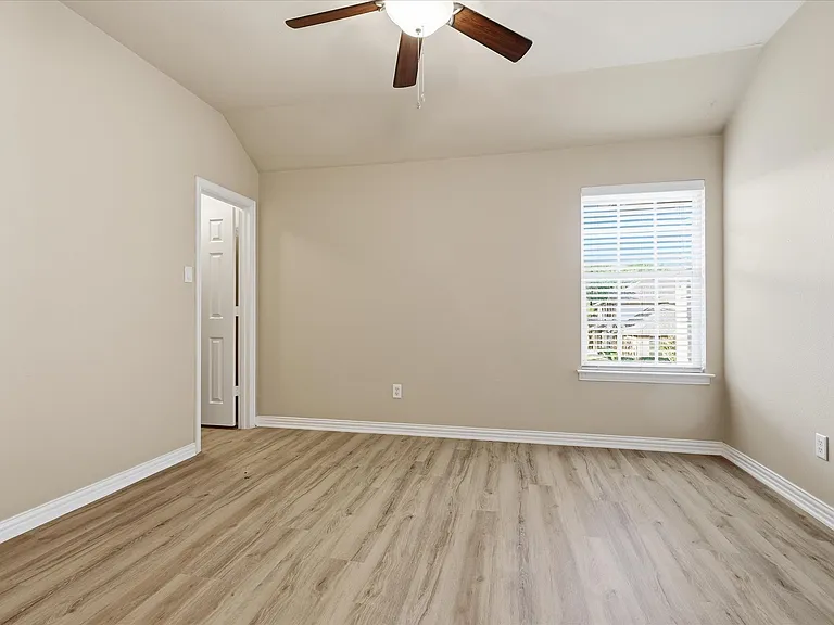 1725 Brookview Dr — Photo 13