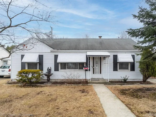 26304 Barnes St, Roseville, MI 48066