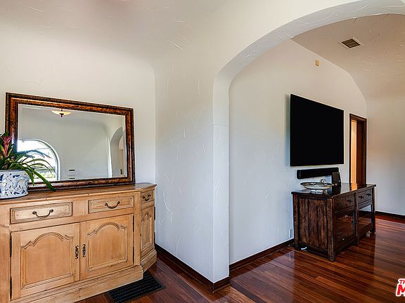 5th image of 4154 Camellia Ave