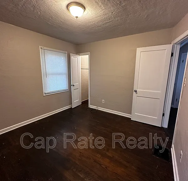 322 S Powell Ave — Photo 10