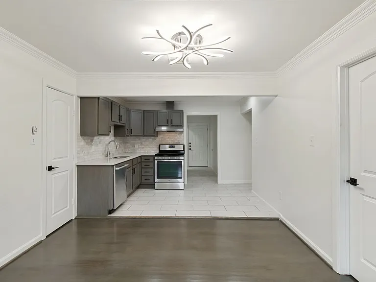 6502 Howard Ave — Photo 9