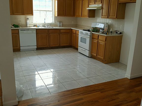 4th image of 327 S 11th Street # Fl 2nd