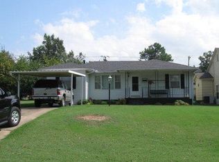 723 N Kelker St, Holdenville, OK 74848