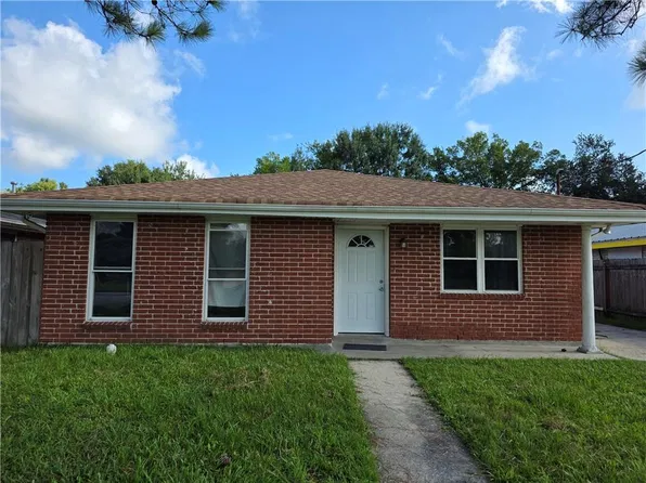 2732 Reunion Dr, Violet, LA 70092