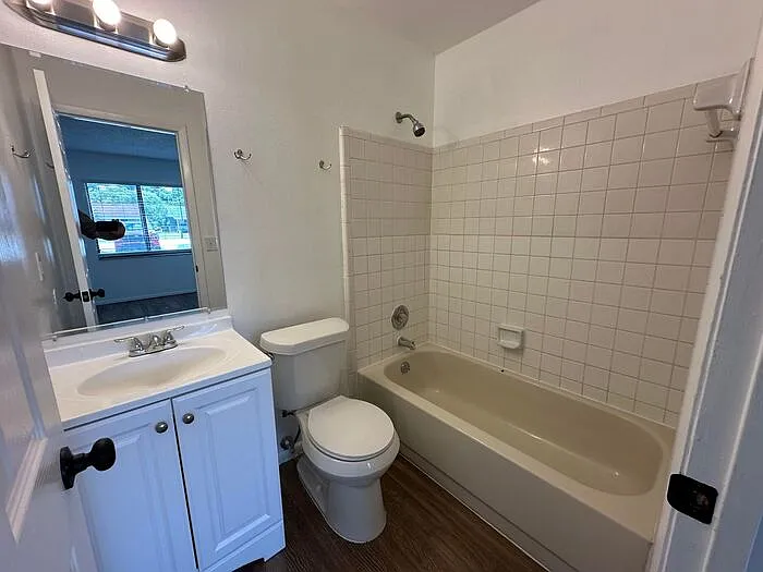 1928 Bonneville Dr — Photo 5