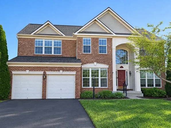70 Killian Ln, Charles Town, WV 25414