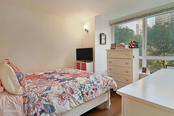 Rented by Corcoran | media 23